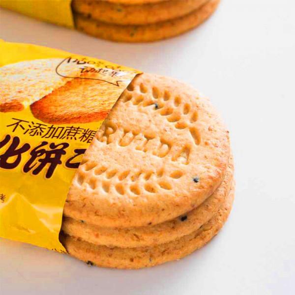 粗糧消化餅乾，入口後酥脆濃香，麥香味濃郁，既能解饞又能減脂