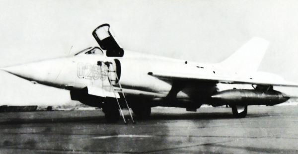 1971年飛行員楊國祥駕機投擲氫彈失敗，拒不跳傘，結果如何？