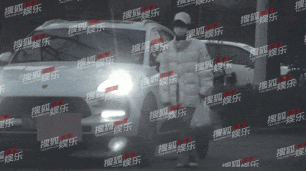 獨家：甦醒和女友疑似吵架 車內情緒激動狀態癲狂