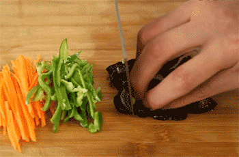 黑木耳一下鍋就噼裡啪啦響？學會這幾招，不炸鍋不濺油