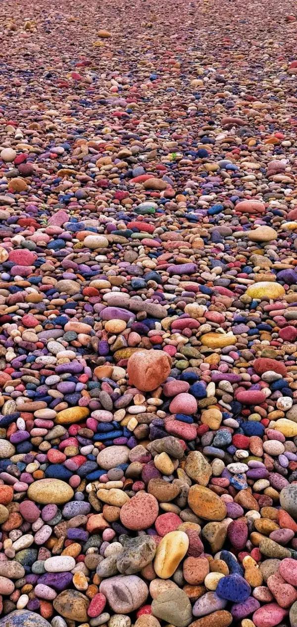 五彩沙灘，咱們撿石頭去吧