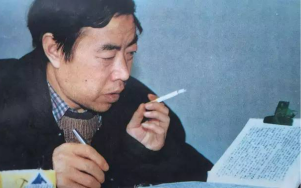 文學作家賈平凹當年娶妻時，母親要求不瞎就行，其中心酸無人體會