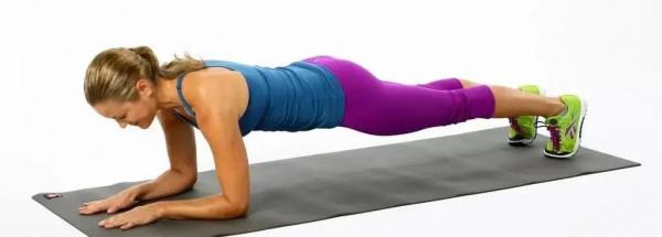 對於職場白領瘦肚子炫腹：平板和卷腹到底哪個更有效？