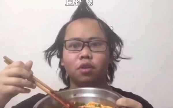 小張的vlog日記，這個窮遊小夥的神秘留言人蜜似晨晨是他物件？