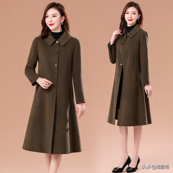 這幾款時髦顯瘦的雙面呢羊毛大衣，40-50歲的媽媽穿上高貴優雅