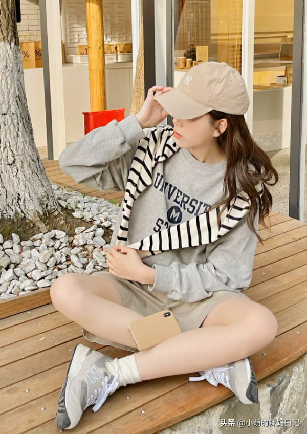 面板偏黃、暗沉的女人，秋冬多穿這4種“高階色”，顯白還有氣質