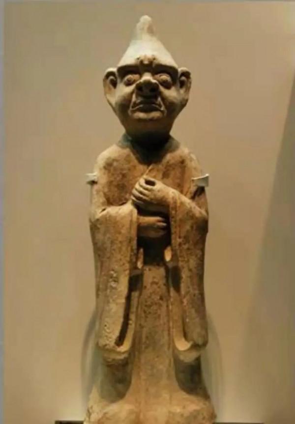 千年前的福建墓葬出土了兩尊“憨豆”雕塑?——五代劉華墓陶俑|棟棟娜娜說文物(37) 千年前的福建墓葬出土了兩尊“憨豆”雕塑?——五代劉華墓陶俑|棟棟娜娜說文物(37)