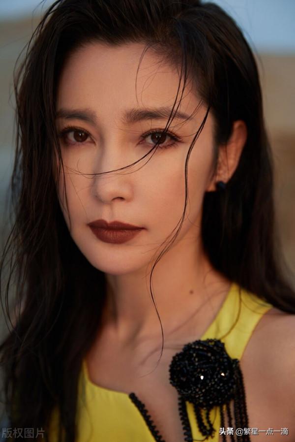 李冰冰黃色斜肩魚尾裙優雅浪漫 憂鬱的眼神讓人心生憐惜