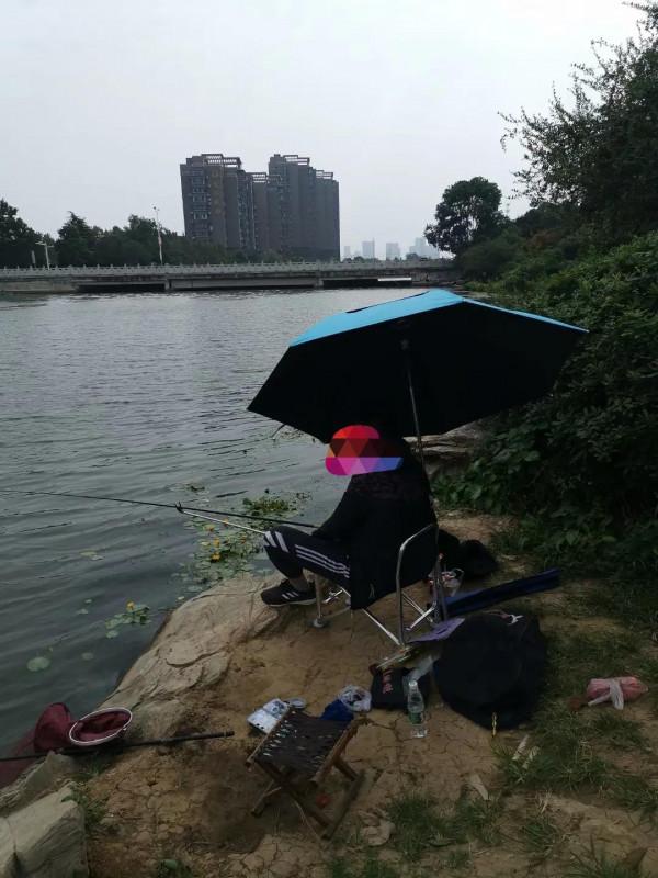 去釣魚,結果被魚給釣了,怎麼辦,要不要跳水裡? 去釣魚,結果被魚給釣了,怎麼辦,要不要跳水裡?