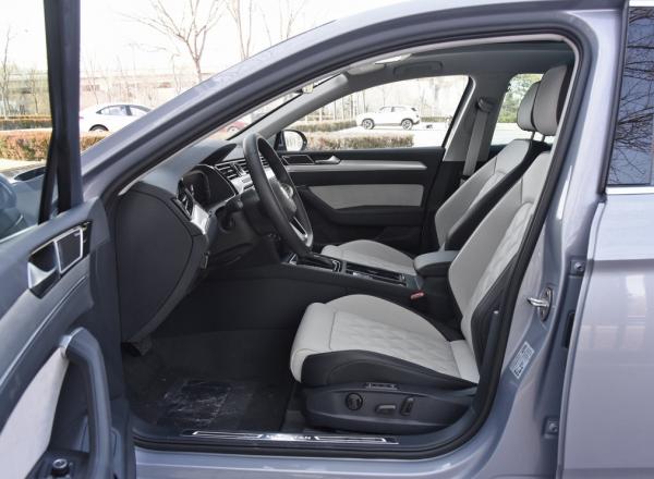 外觀大氣有活力，內飾突出高階感，大眾邁騰值得選嗎？