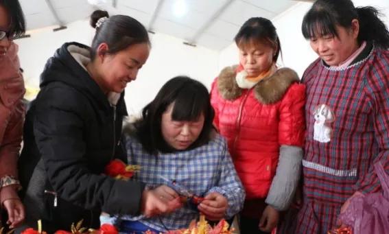 50歲男人在家“創業”,每月掙10000多元,稱:“上班太約束了” 50歲男人在家“創業”,每月掙10000多元,稱:“上班太約束了”