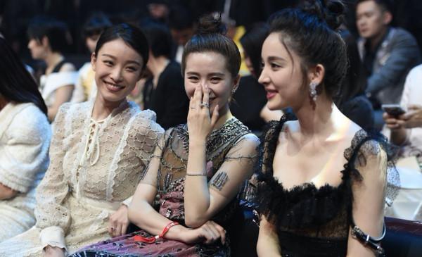 劉詩詩鋒芒暗藏,楊冪肆無忌憚,爭強鬥勝後誰是贏家? 劉詩詩鋒芒暗藏,楊冪肆無忌憚,爭強鬥勝後誰是贏家?