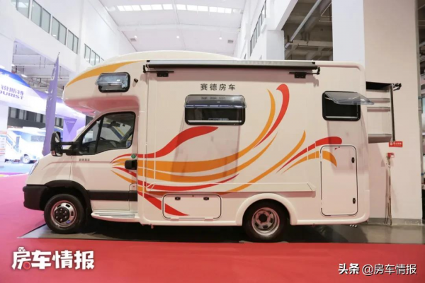 適合一家5口的大空間房車，3.0T動力足，自帶10度電出門玩挺安心