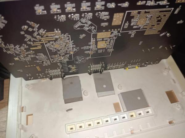 360P4G路由器拆機，看看是不是漏油導致WiFi訊號能連線卻沒流量