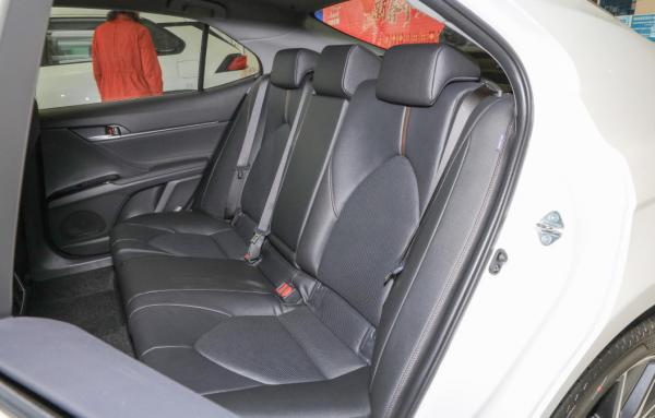 試駕凱美瑞 2.5G 豪華版,動力變化不大,科技感受略有提升! 試駕凱美瑞 2.5G 豪華版,動力變化不大,科技感受略有提升!