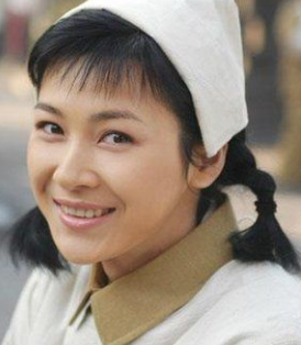 痴戀週一圍五年，32歲嫁富豪，40歲老公入獄，童蕾經歷了什麼？