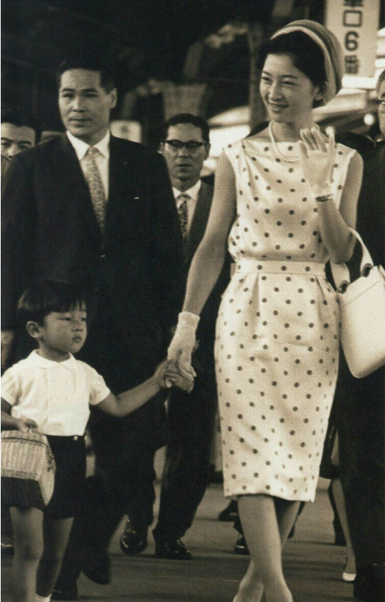 日本最慘皇后美智子：遭受婆婆欺負四十年，晚年拒絕和天皇合葬