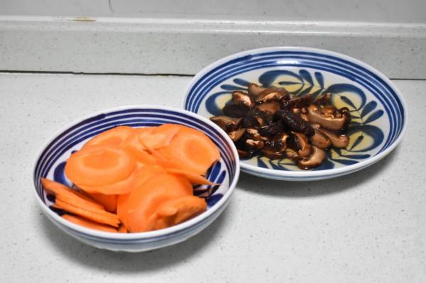 早餐吃這碗粥太幸福了，只需三樣食材，這樣做鮮美香滑，營養豐富