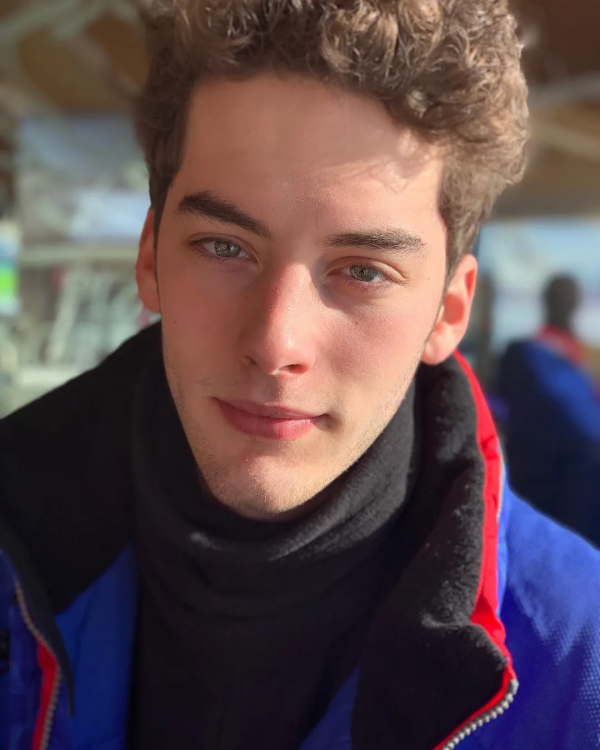 21歲的義大利天才小提琴藝術家登上冬奧會閉幕式表演