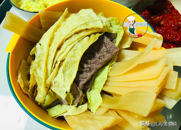 老公生日，媳婦用1個小時，準備了一桌子菜，老公：好感動對不起