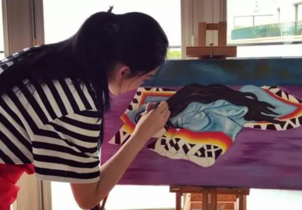 林允做手機殼被贊“藝術家”？娛樂圈真正的手藝人要忍不住了