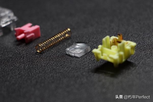 HELLO GANSS HS108T 三模熱插拔機械鍵盤開箱評測 HELLO GANSS HS108T 三模熱插拔機械鍵盤開箱評測