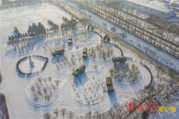 各部隊新年度軍事訓練高起點展開