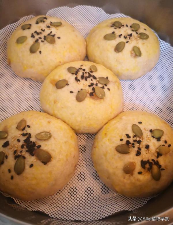 饅頭這樣做，鬆軟營養又飽腹，搭配非烤箱版烤雞、果蔬，真美味