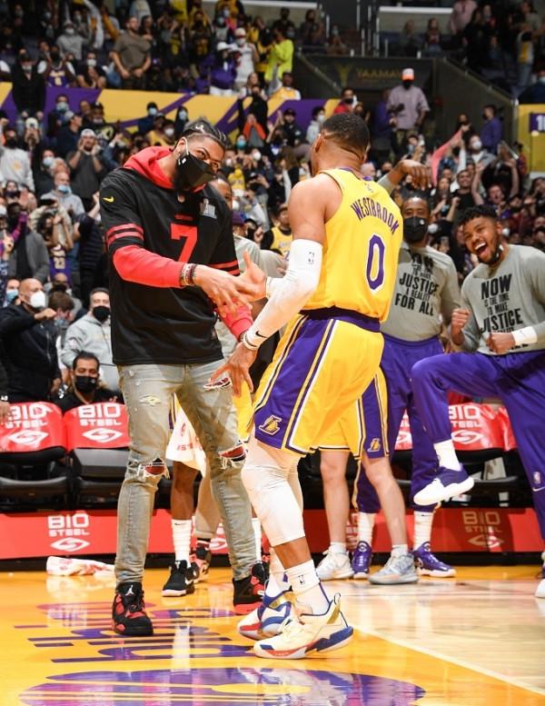 底薪加盟湖人，卻成第三巨頭！呼叫詹姆斯迴歸，你需要合格組織者