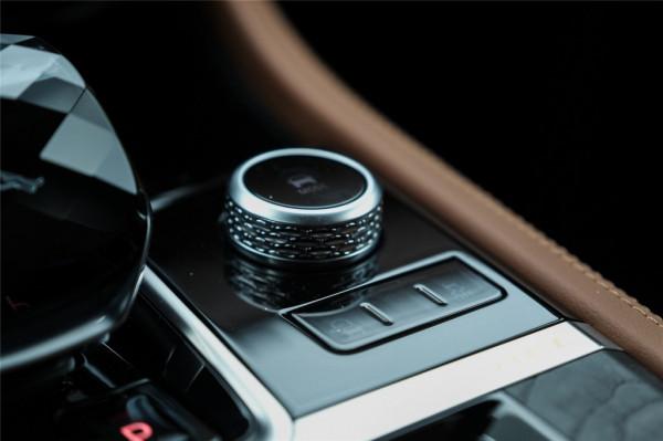 捷豹XFL:西裝下,隱藏的多面性格 捷豹XFL:西裝下,隱藏的多面性格