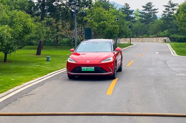 真實試駕極狐阿爾法S：底盤超穩，智慧輔助駕駛系統有點意思！