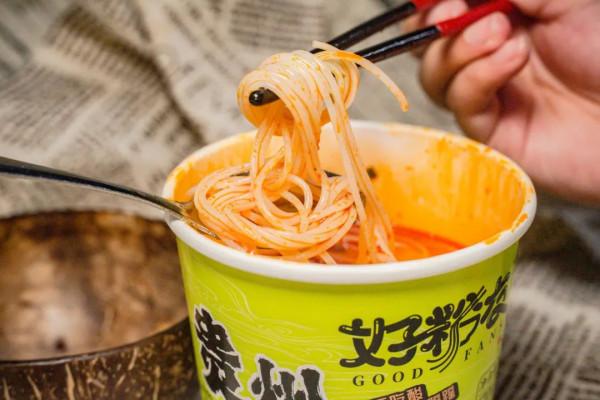 親測李佳琦賣爆的⑨款零食，才3塊8會好吃嗎？