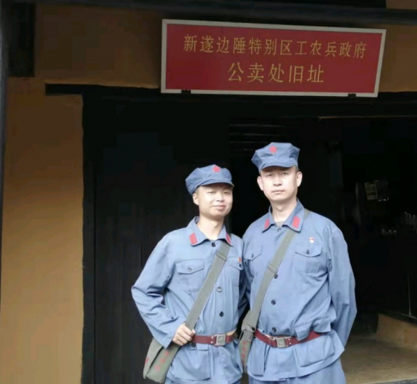 熄燈號丨我的戰友是個村官 熄燈號丨我的戰友是個村官