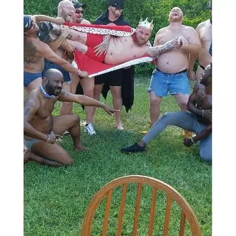 崩潰,人魚線已經OUT了!女生竟開始喜歡 Dad Bod? 崩潰,人魚線已經OUT了!女生竟開始喜歡 Dad Bod?