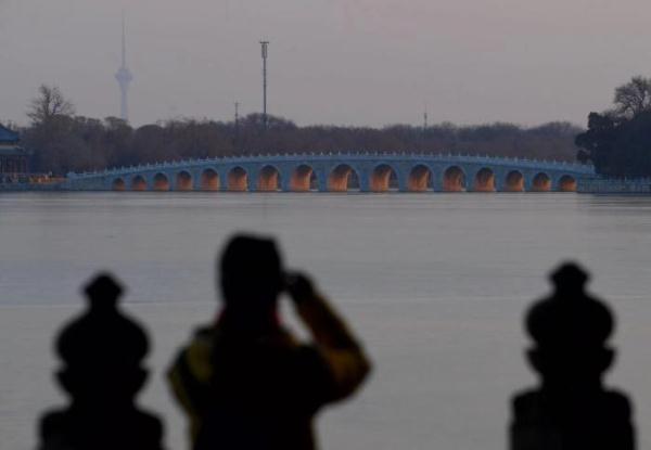 冬至：頤和園十七孔橋呈現“金光穿洞”美景