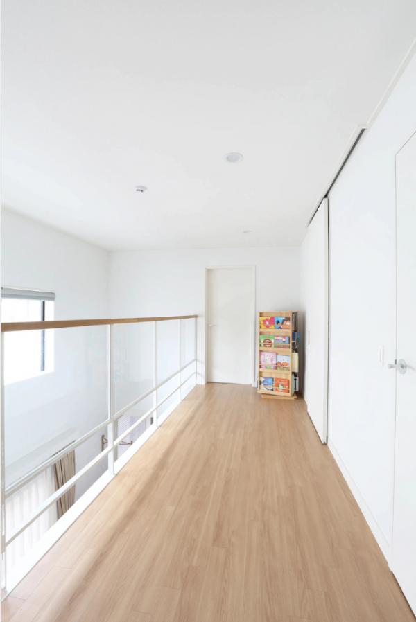 一家三口的幸福生活：住獨棟別墅上下兩層帶院子，164㎡清爽溫馨