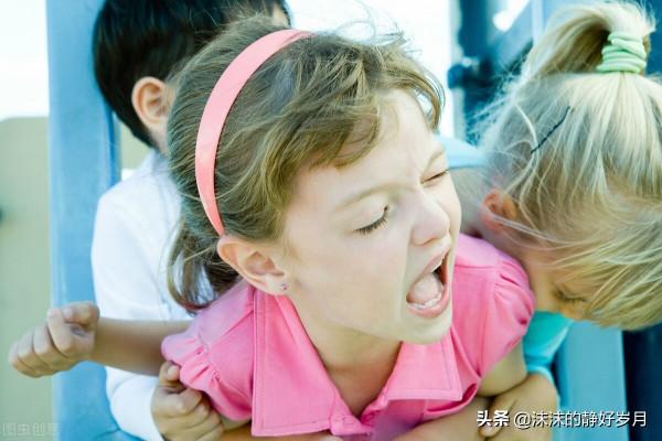 孩子“人來瘋”,不僅僅是開心過頭,還可能缺乏安全感或不合群 孩子“人來瘋”,不僅僅是開心過頭,還可能缺乏安全感或不合群