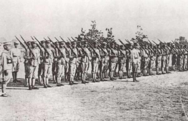 1956年，陳賡帶一少年來中南海，周總理看到他痛哭不已，這是為何