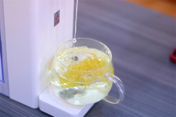 隨時就能喝到熱水的完美方案——桌面上的即熱飲水機 隨時就能喝到熱水的完美方案——桌面上的即熱飲水機