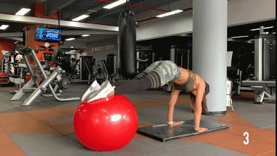 4個瑜伽球動作在家練馬甲線，超適合女生