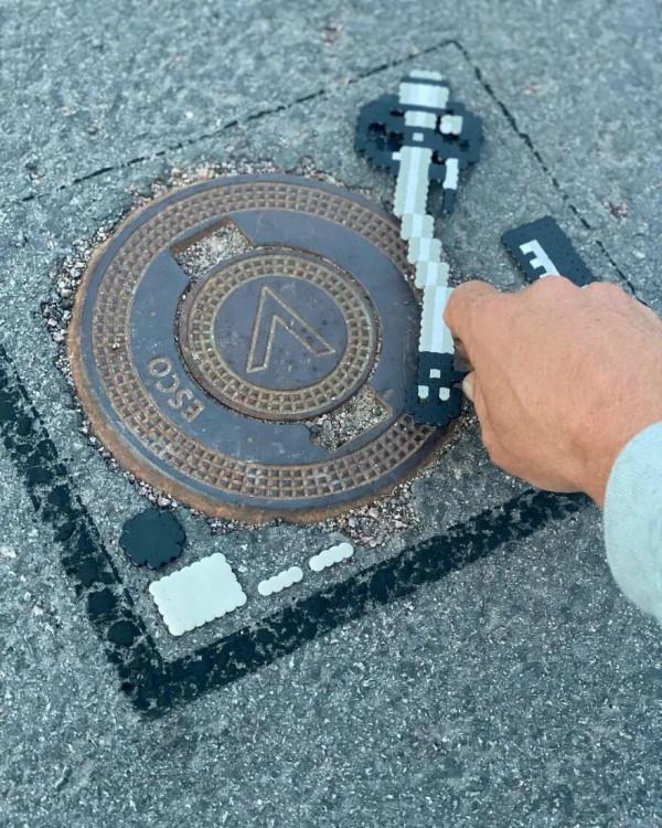 藝術家在大街上“搞事情”，獨特的​畫素藝術驚豔路人​：太有趣