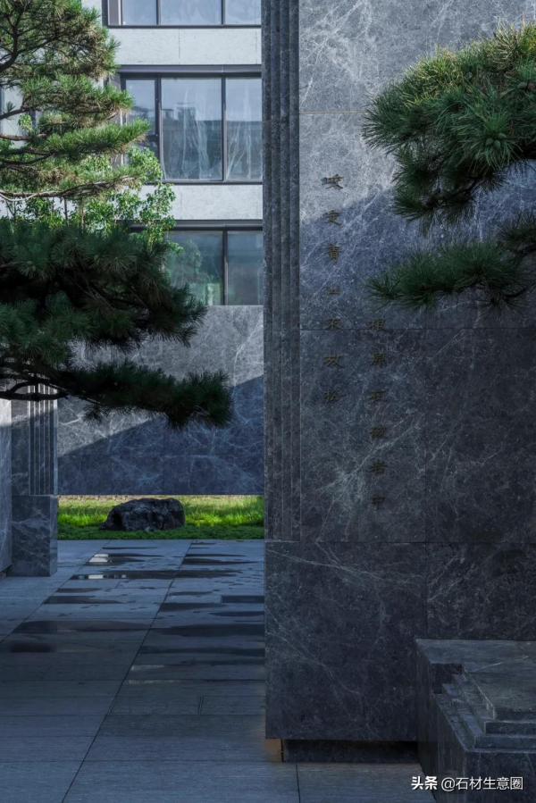 灰色石材營造的住宅美感