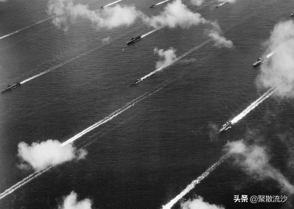 滿載33000噸，最多可搭載103架艦載機，共建造了24艘