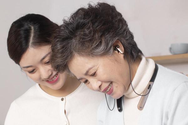 助力聽障人士提升聽音質量，EDIFIER漫步者輔聽1號藍芽耳機