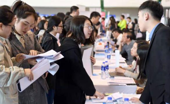 三胎政策落實後，清華女博士生育觀引熱議，討論區“兩極分化”