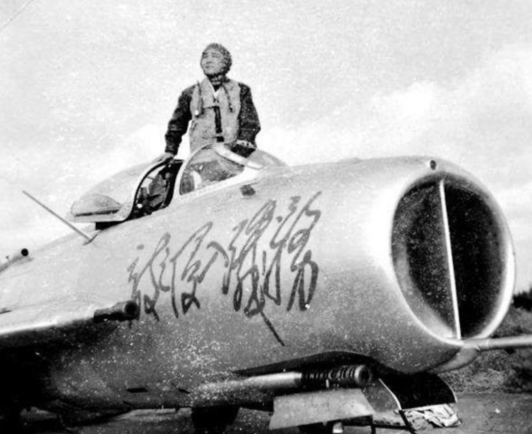 1965年我軍飛行員違反禁令,出海殲滅敵機,毛主席得知:有功無過 1965年我軍飛行員違反禁令,出海殲滅敵機,毛主席得知:有功無過