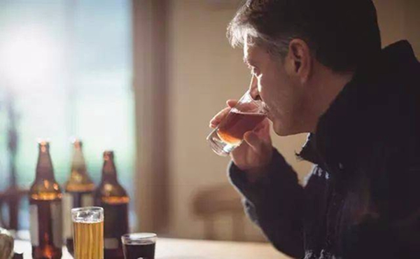 趕緊改掉這幾種習慣,睡前大量飲酒不利於睡眠 趕緊改掉這幾種習慣,睡前大量飲酒不利於睡眠