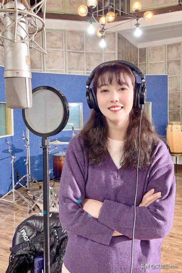 周海媚新發型似“整容”,穿羽絨服淡定打針,出門扎馬尾回頭率高 周海媚新發型似“整容”,穿羽絨服淡定打針,出門扎馬尾回頭率高