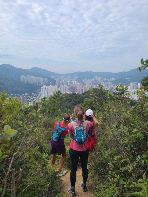 探險香港陽元石，路途崎嶇比較危險，需要資深的行山人士帶路