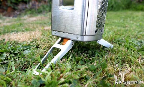 重量935克的燃木發電柴火爐——BioLite CampStove 2（揹包客最愛）